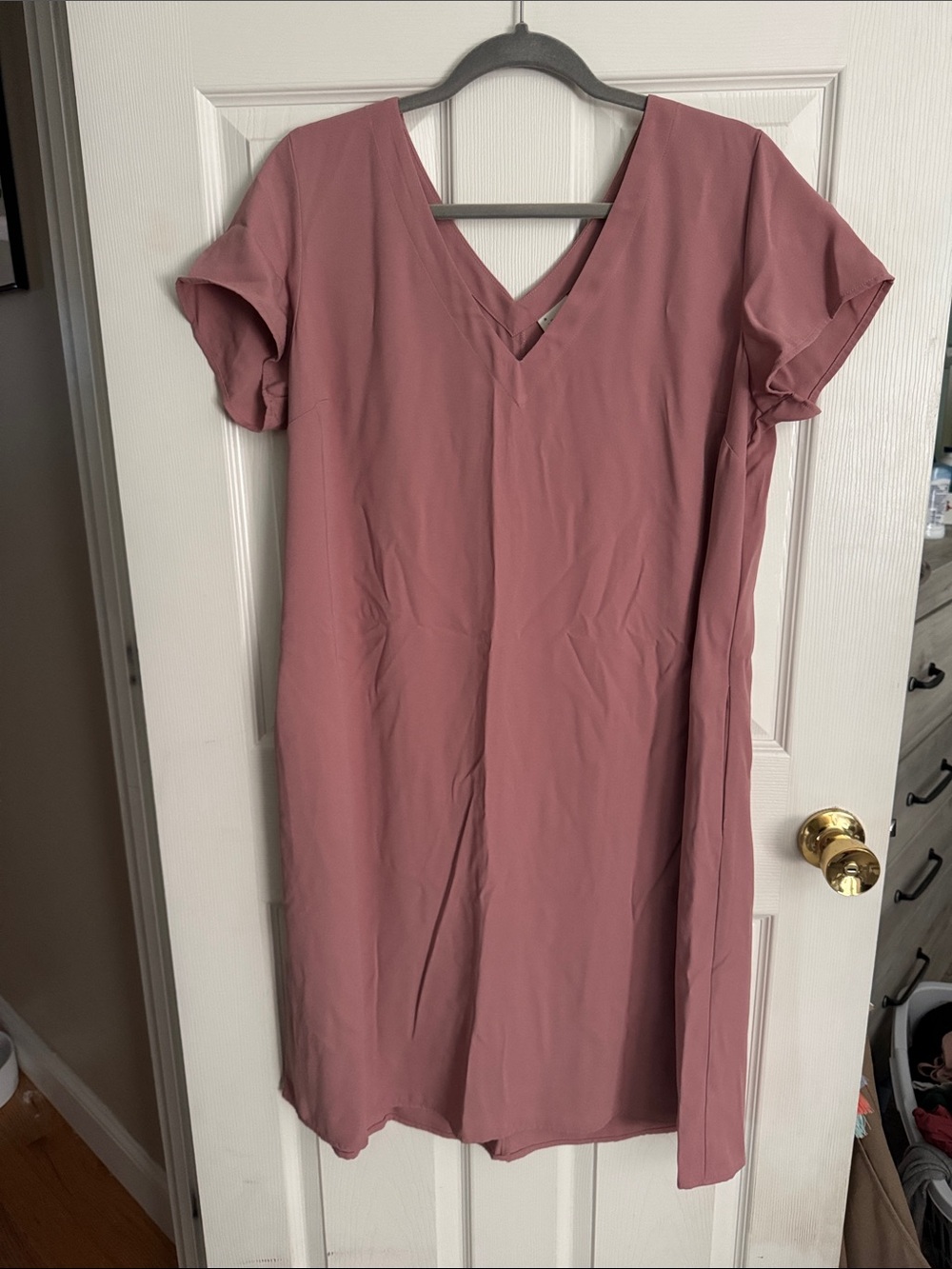 Women's V-Neck Short Sleeve Dress in Dusty Rose. Pockets!